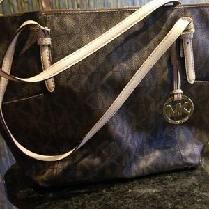 Micheal Kors purse